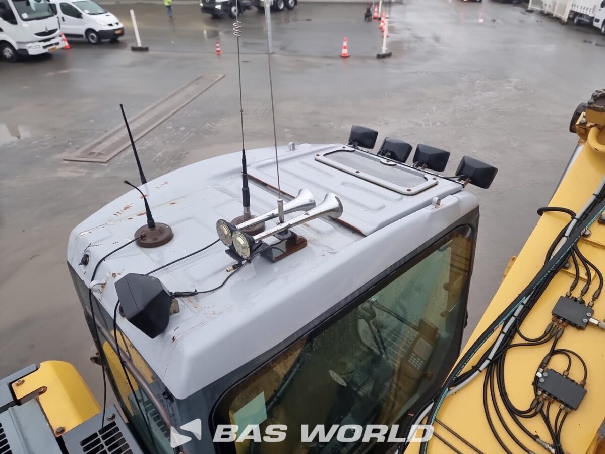 Komatsu PC228 US LC Raupenbagger – Bild 24