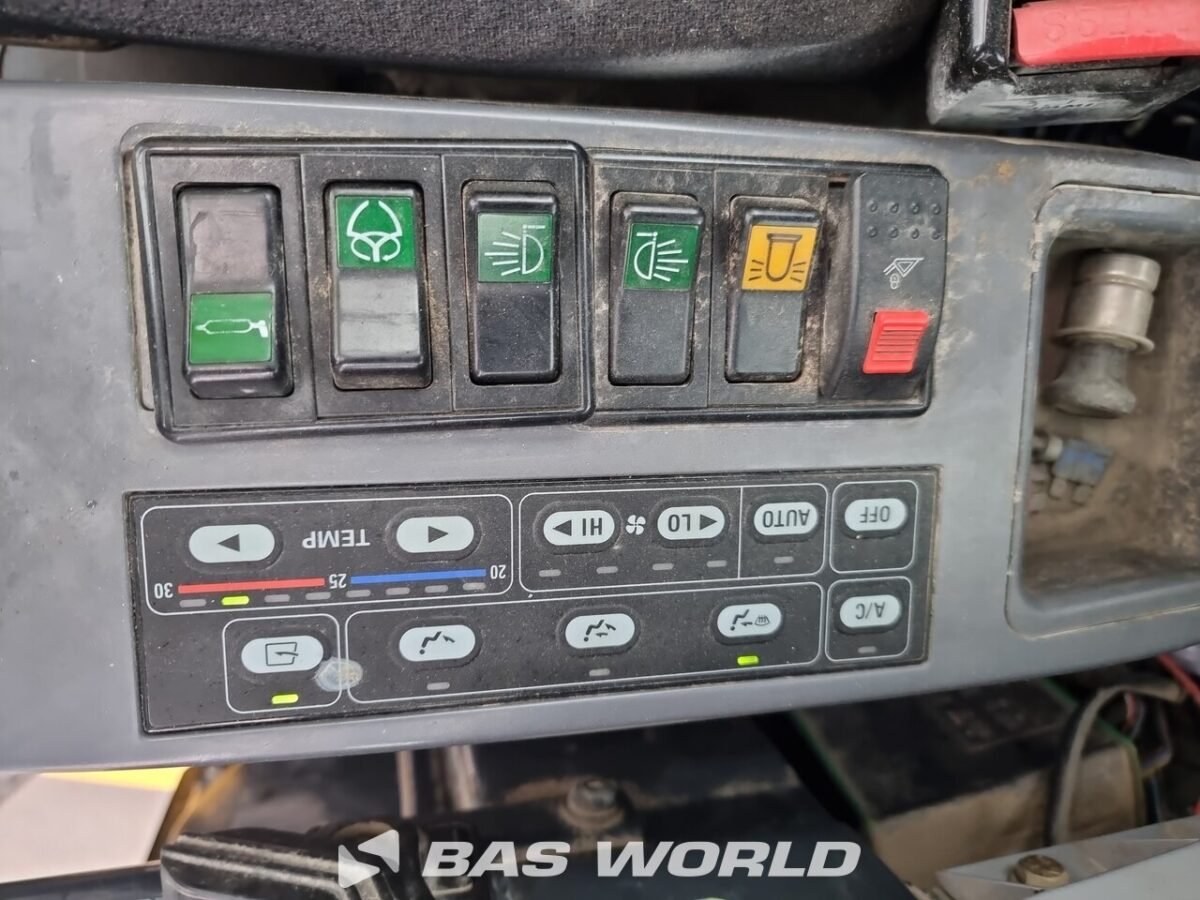 Komatsu PC228 US LC Raupenbagger – Bild 35